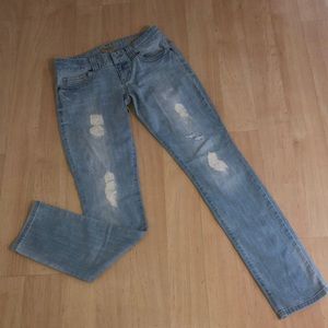 Guess Women’s Daredevil Skinny Jeans. 27 inches